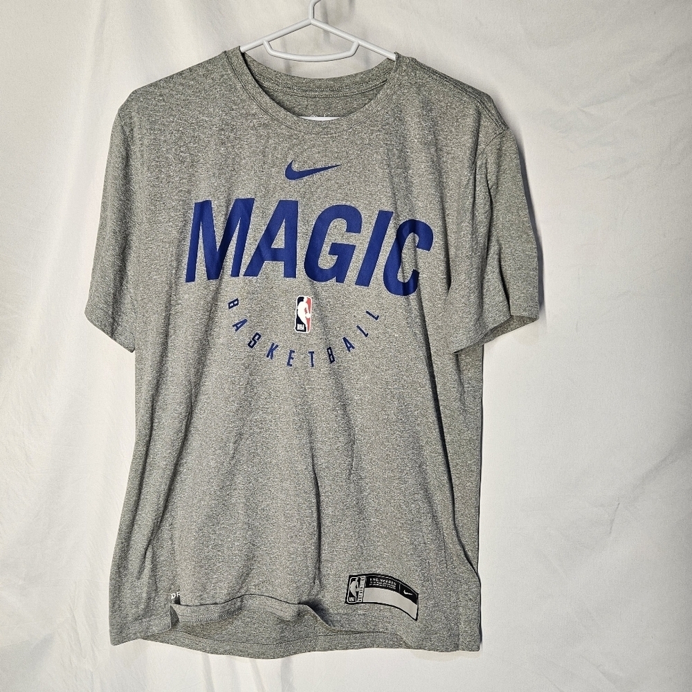 Nike Center Logo NBA Orlando Magic Graphic Print Short Sleeve T-Shirt Medium